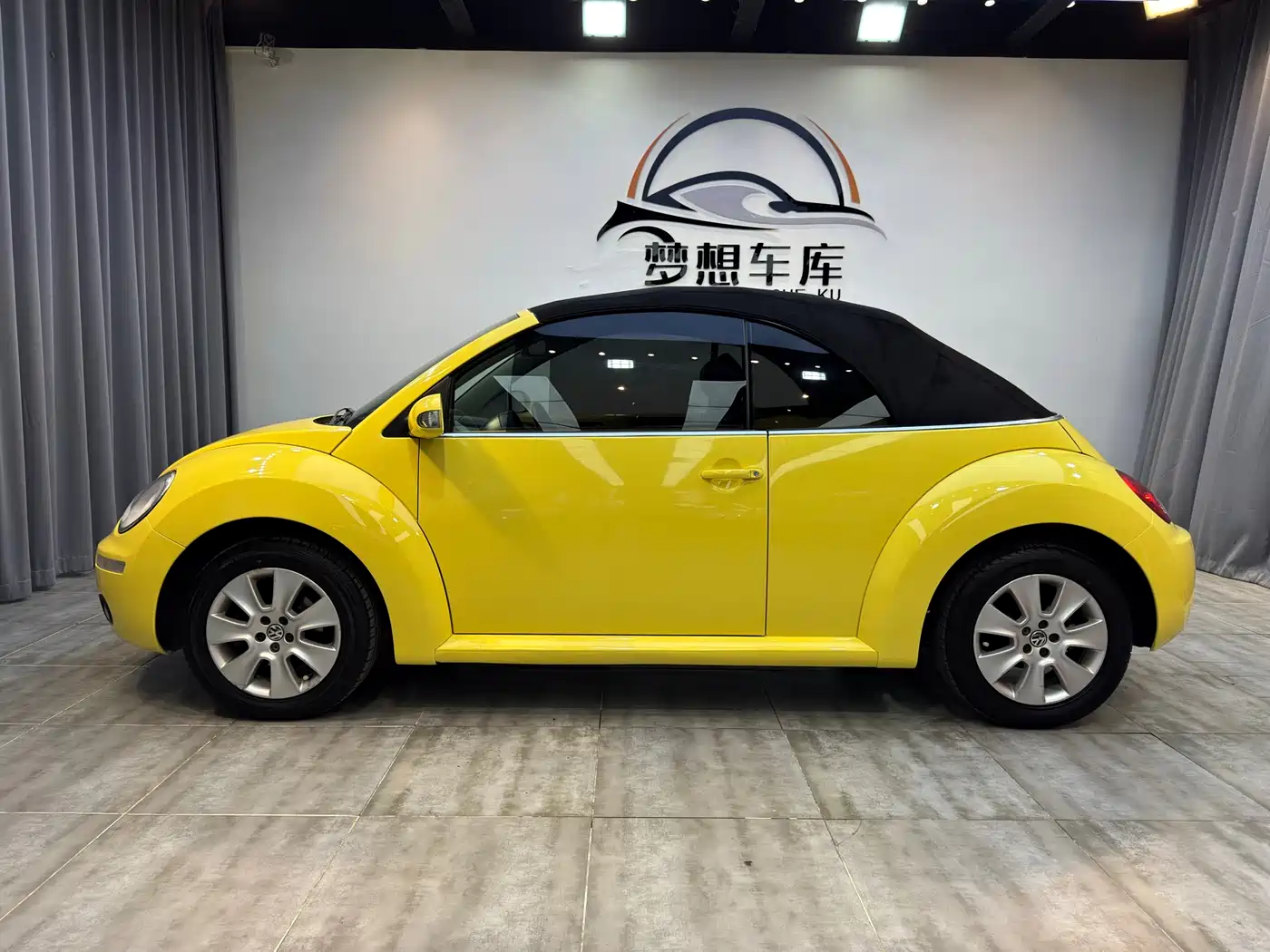 Volkswagen Beetle 2009 2.0 AT Top Convertible фото 18