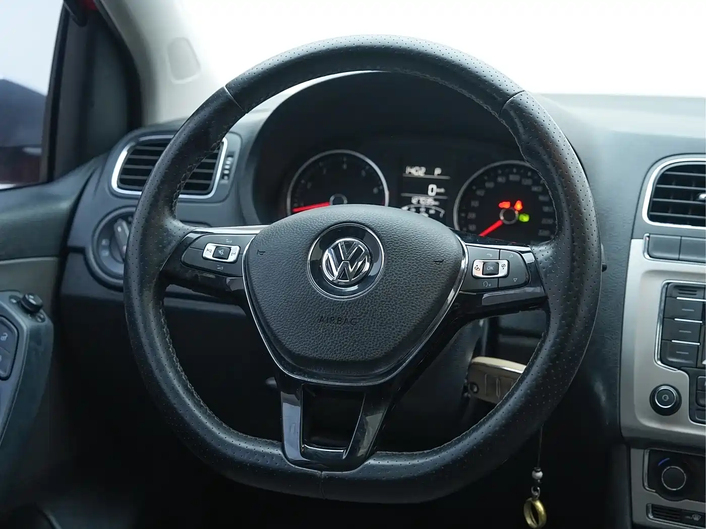 Volkswagen Polo 2014 1.6L Cross Polo Automatic фото 24