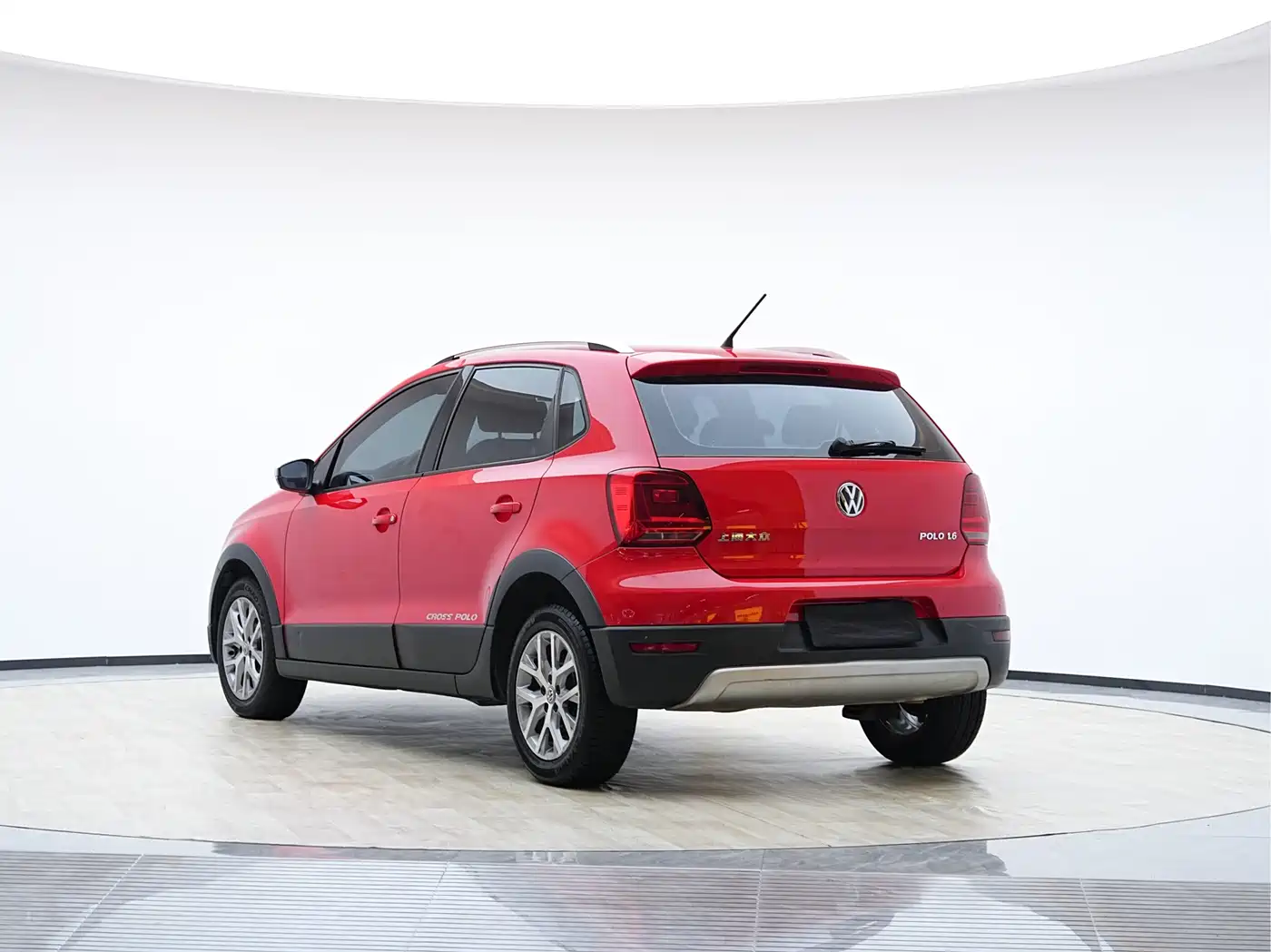 Volkswagen Polo 2014 1.6L Cross Polo Automatic фото 5