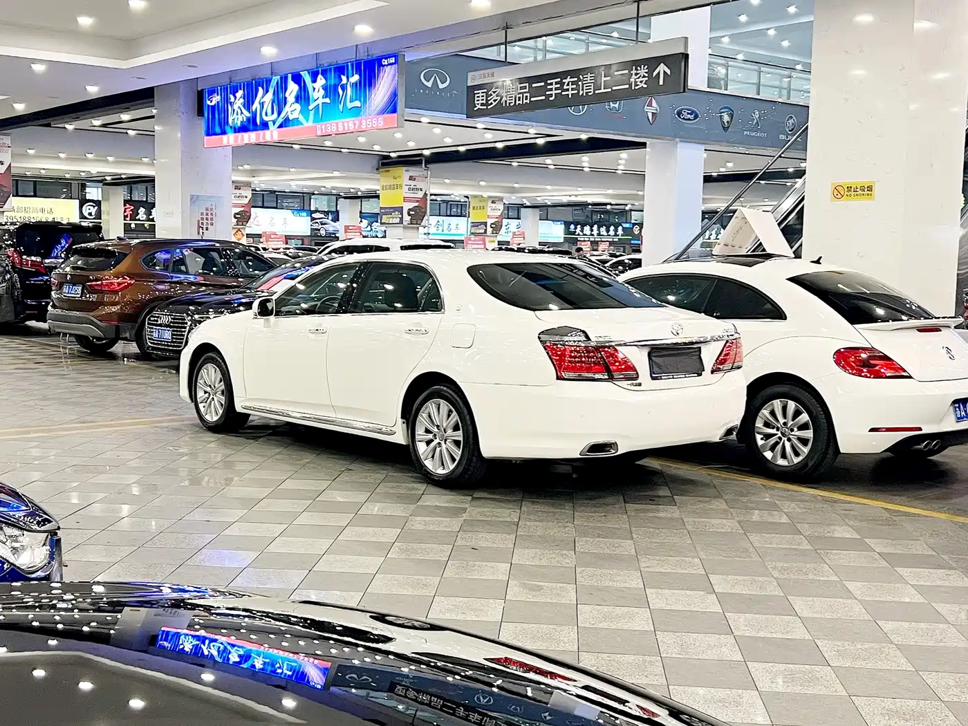 Toyota Crown 2012 2.5L Royal Leather Edition фото 3