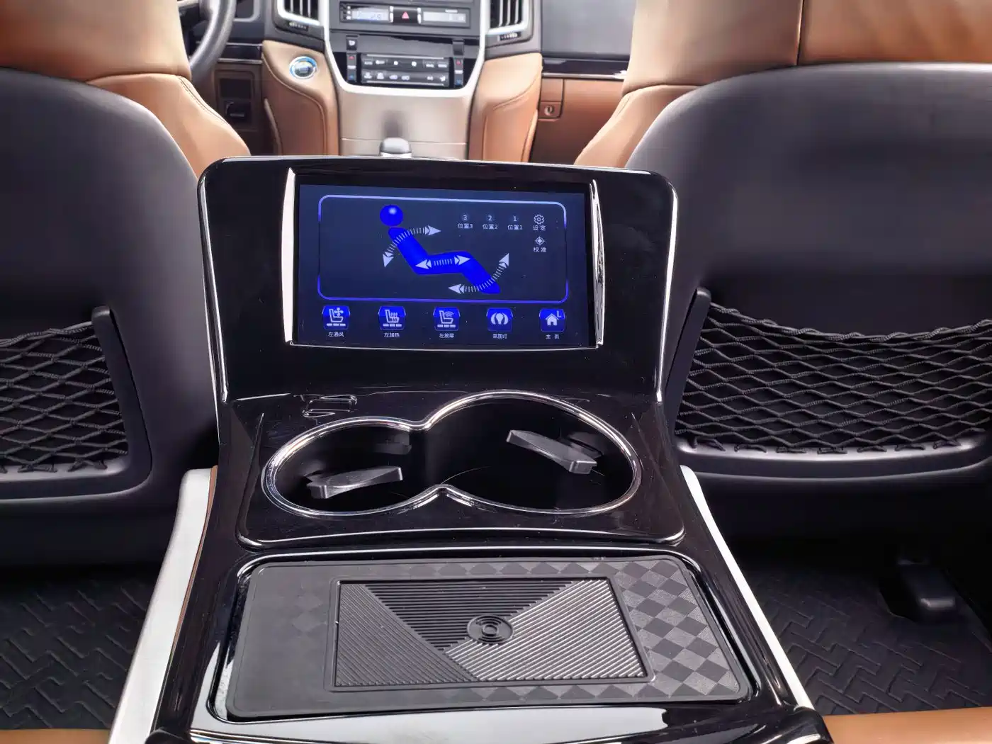 Toyota Land Cruiser (Import) 2015 4.6L V8 Middle East Limited Edition фото 5