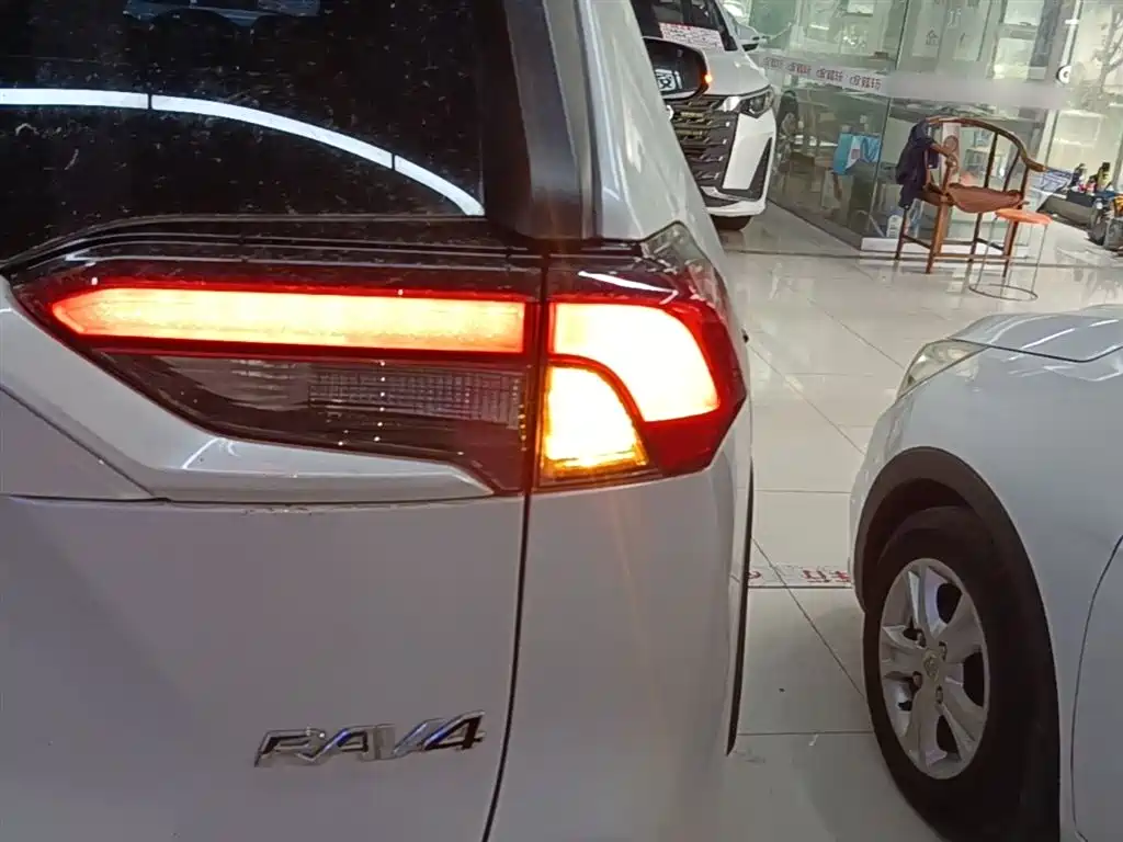 Toyota RAV4 Rongfang 2024 2.0L CVT FWD Urban Edition фото 8