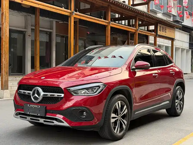 MERCEDES-BENZ GLA