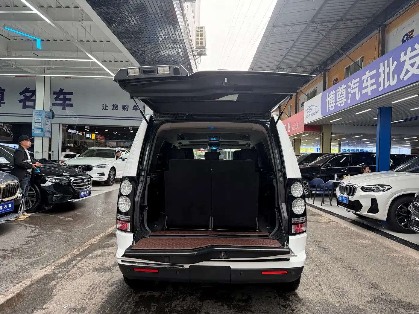Land Rover Discovery 2015 3.0 SDV6 HSE Diesel фото 21