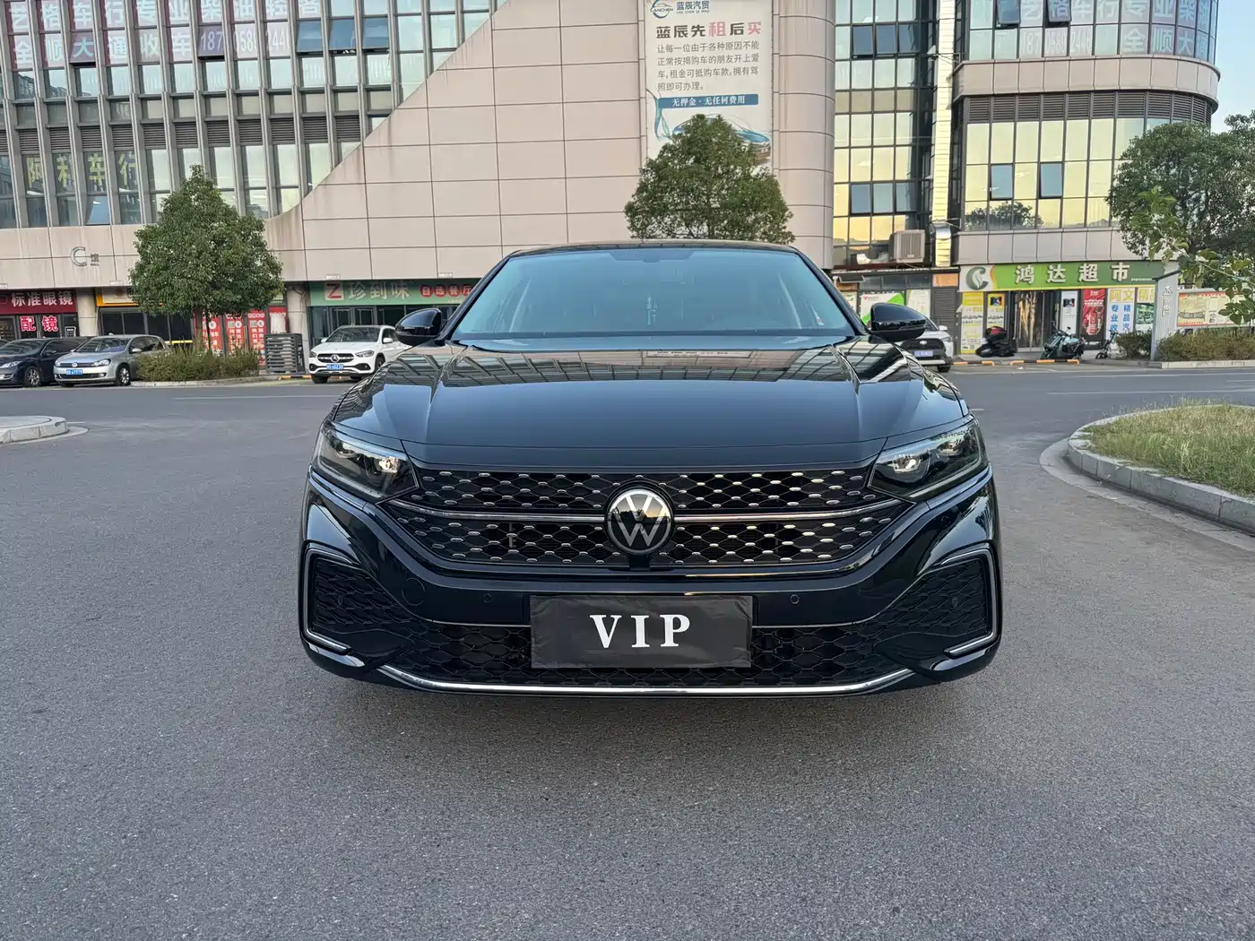 Volkswagen Passat 2024 330TSI Starlight Elite Edition фото 3