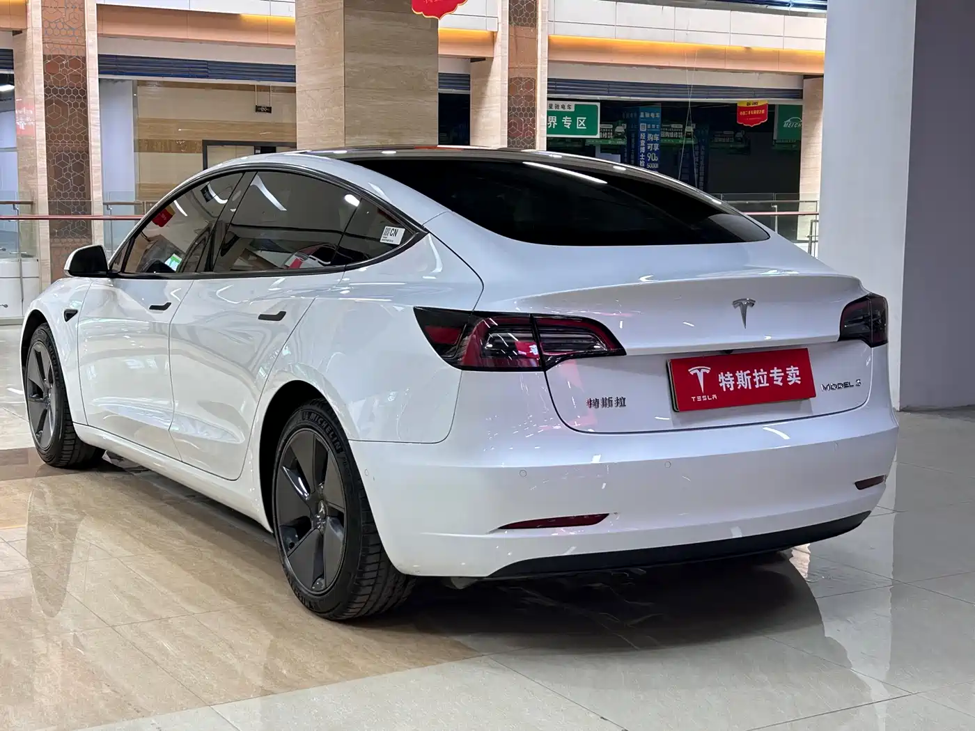 TESLA MODEL 3