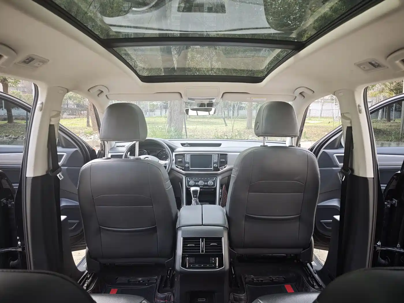 Volkswagen Teramont 2017 530 V6 4WD Luxury Edition фото 12