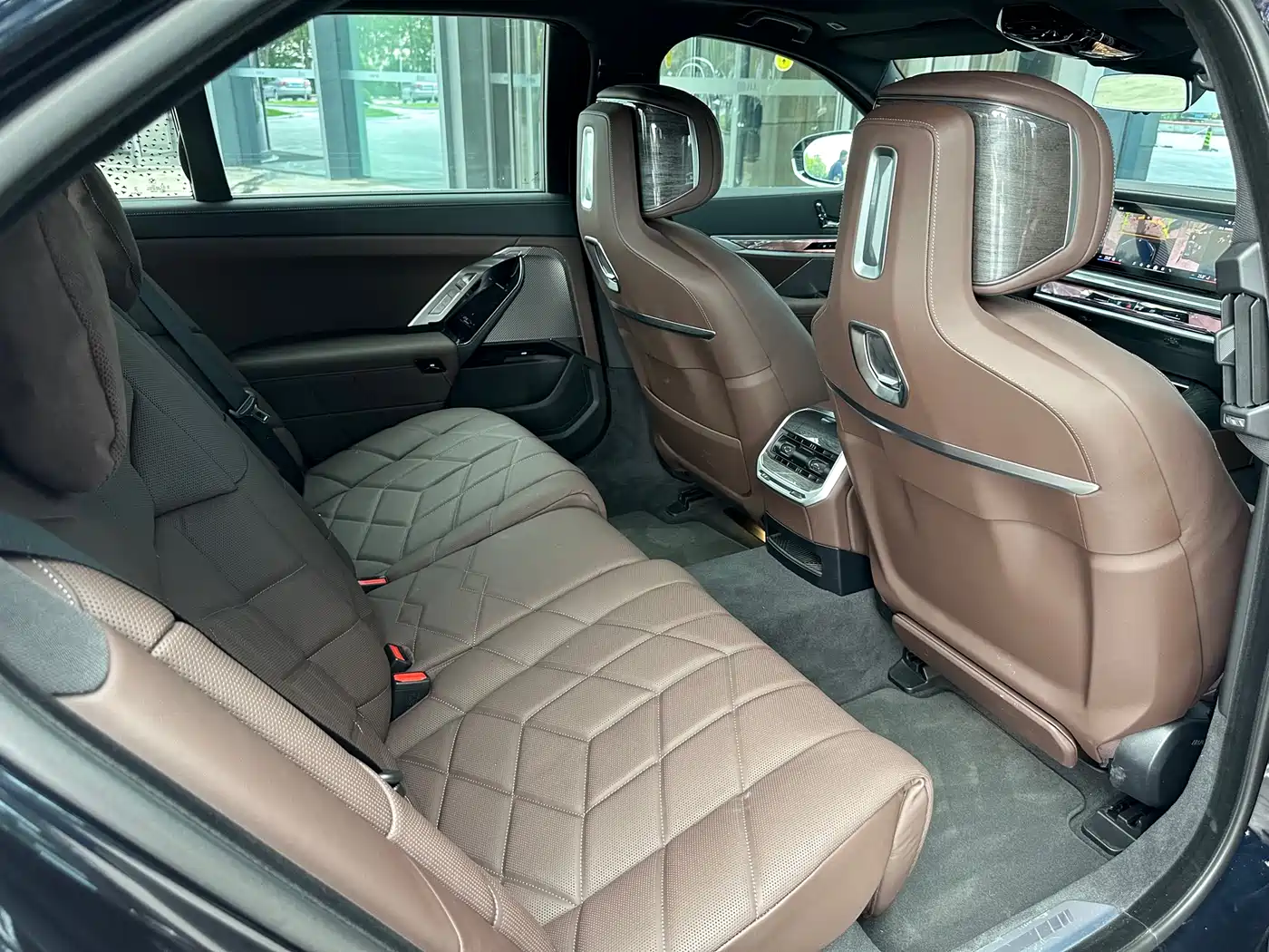 BMW 7 Series 2023 Facelift 740Li Exclusive M Sport Package фото 5