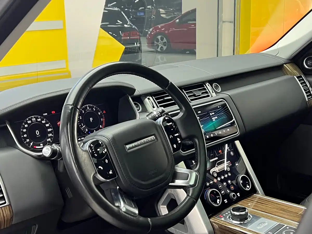 Land Rover Range Rover 2018 3.0 SC V6 Vogue Heritage Extended Edition фото 7