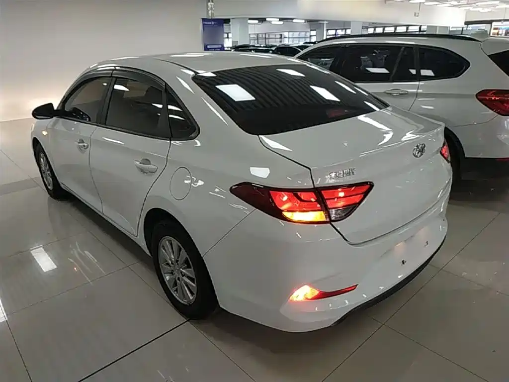 Hyundai Elantra 2018 1.6L Automatic Pleasing Edition GL China VI фото 5