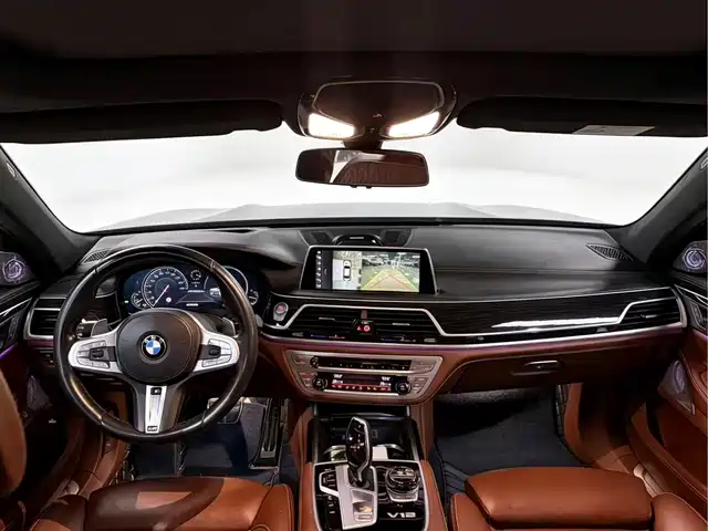 BMW 7 Series 2017 M760Li xDrive — фото 5