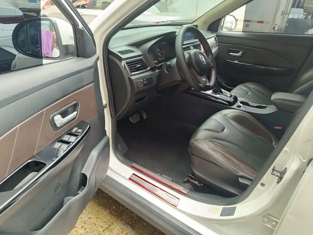 Dongfeng Fengguang Fengguang 370 2018 2018 S370 1.5L CVT Luxury (7-seater)