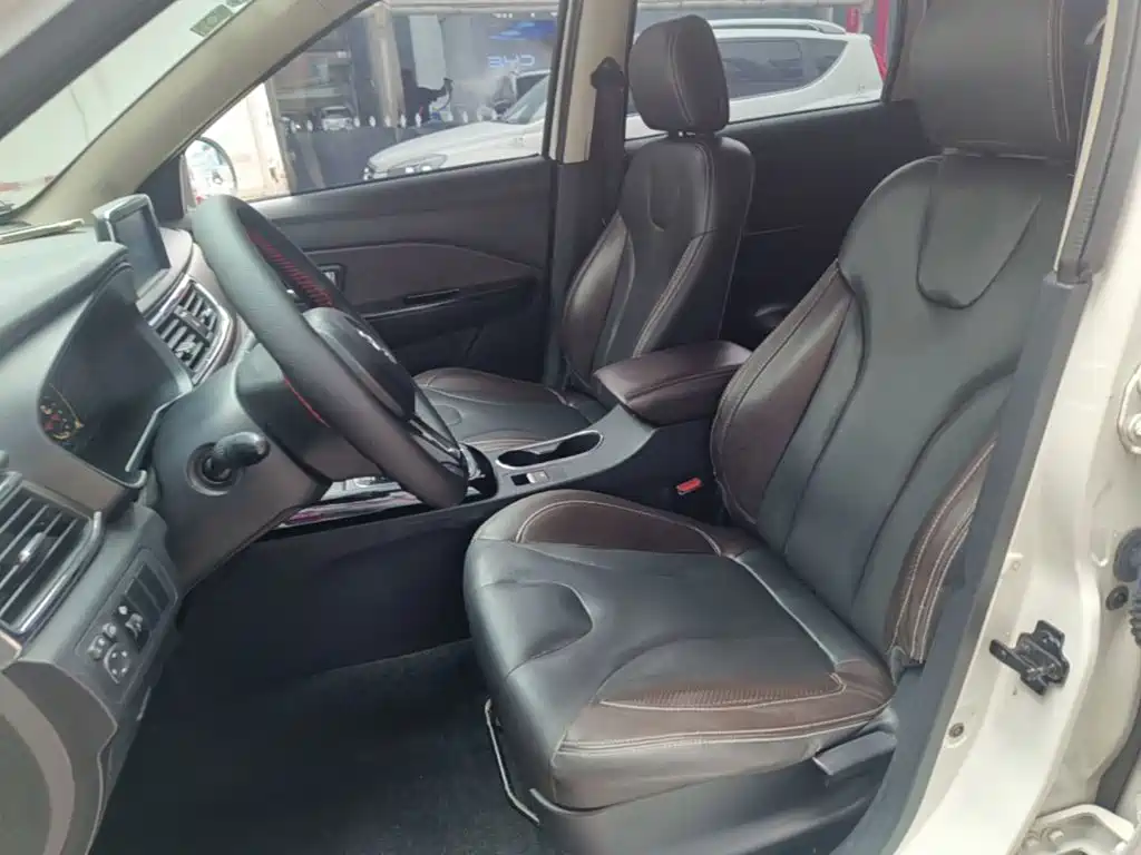 Dongfeng Fengguang Fengguang 370 2018 2018 S370 1.5L CVT Luxury (7-seater)