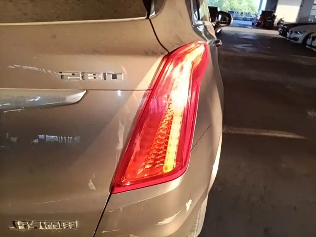 Фото 24 - Cadillac XT5