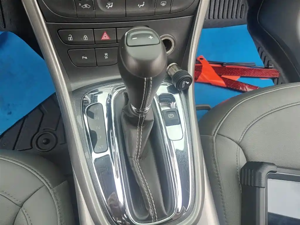 Chevrolet Malibu 2014 2.0L Automatic Luxury фото 14