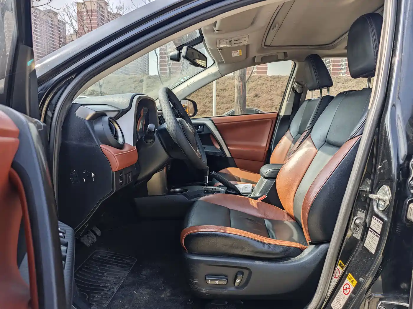 Toyota RAV4 Rongfang 2015 2.5L Automatic 4WD Elite Edition фото 4