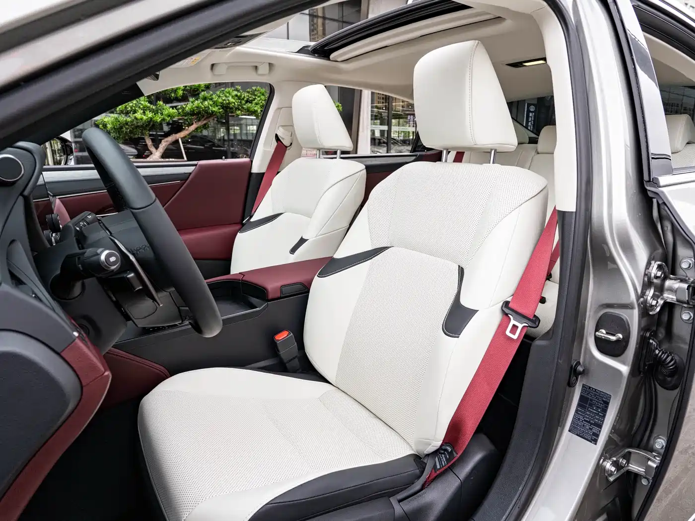 Lexus ES 2025 300h Ultimate Edition фото 11