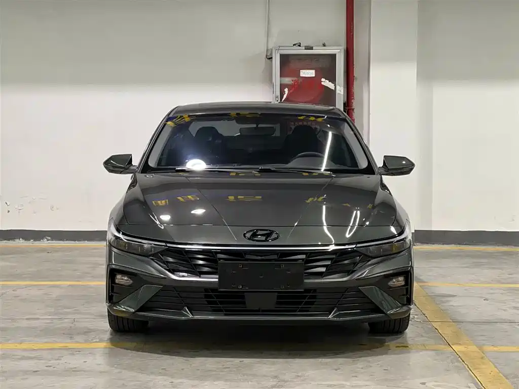 HYUNDAI ELANTRA