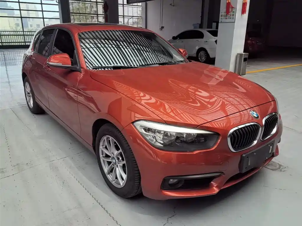 BMW 1 Series (Import) 2018 118i Leading фото 4