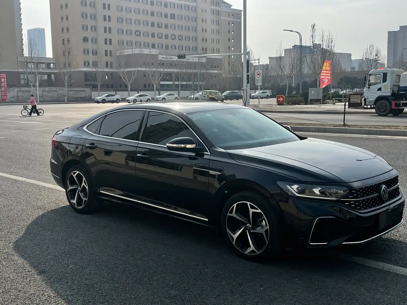 Volkswagen Passat 2025 Outstanding 380TSI Starlight Dragon Soaring Edition фото 2