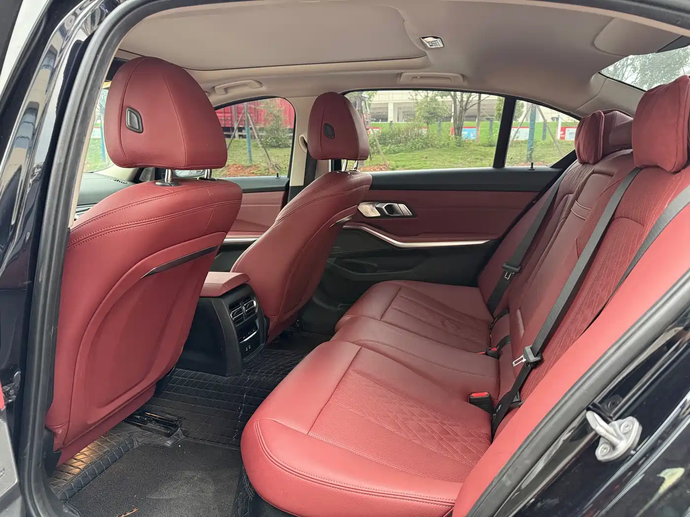 BMW 3 Series 2023 325Li M Sport Black Night Package фото 6
