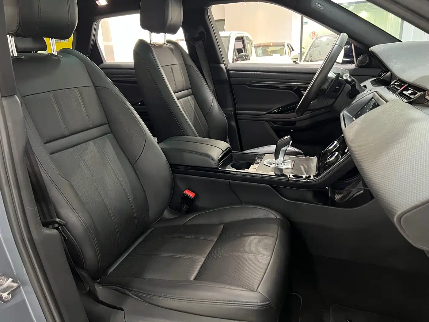 Land Rover Range Rover Evoque 2020 Model 249PS R-DYNAMIC S Gloss Black Sport Edition фото 14