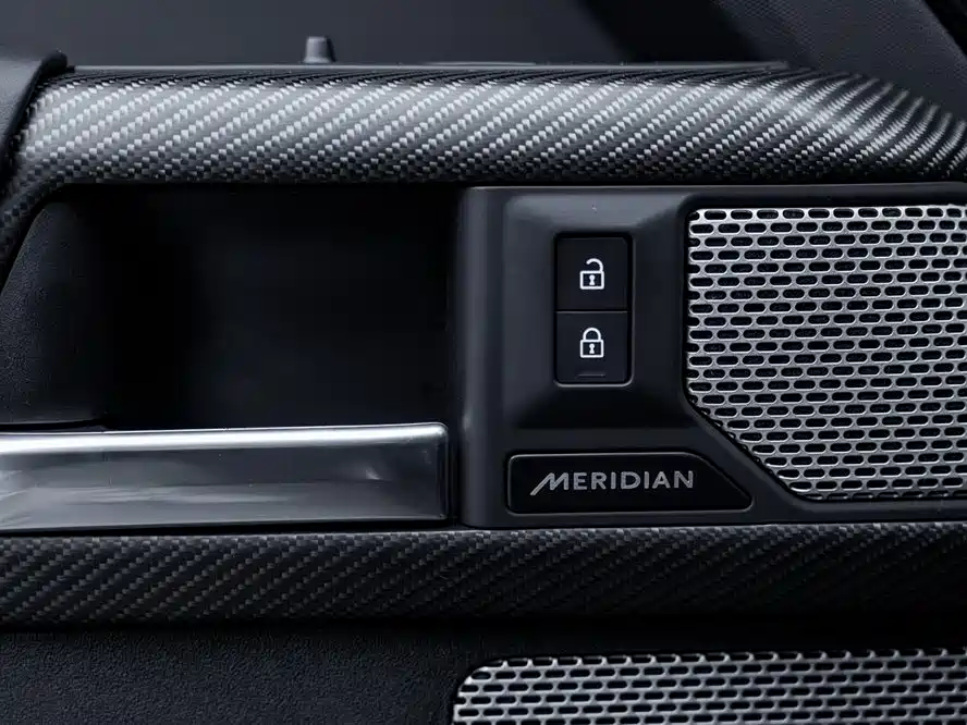 Land Rover Defender 2023 Model Year 130 3.0T P400 HSE фото 26