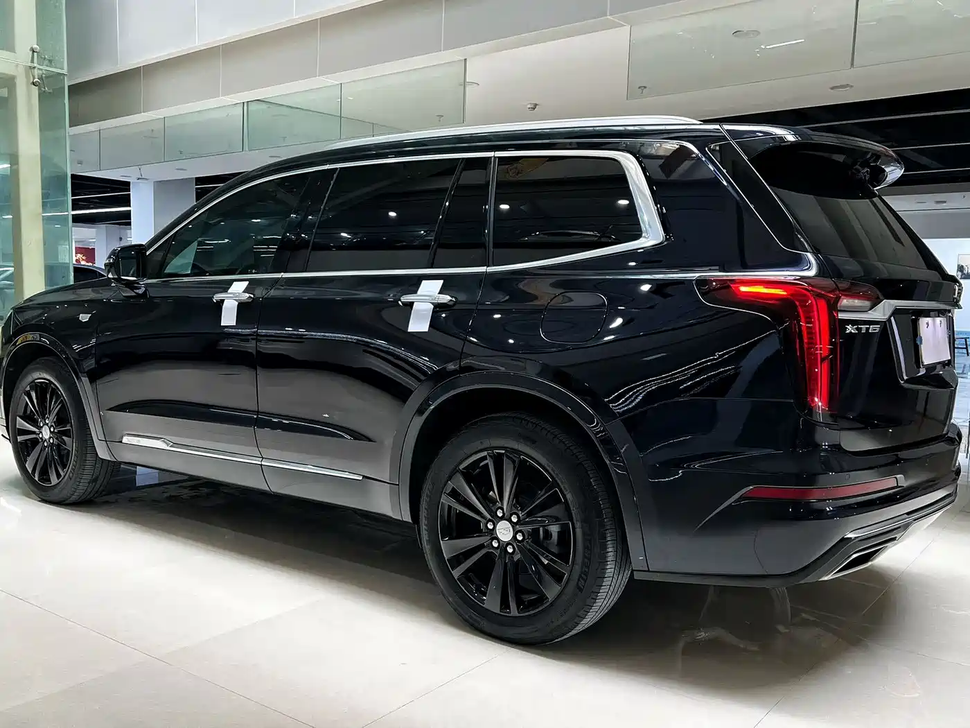 Фото 8 - Cadillac XT6