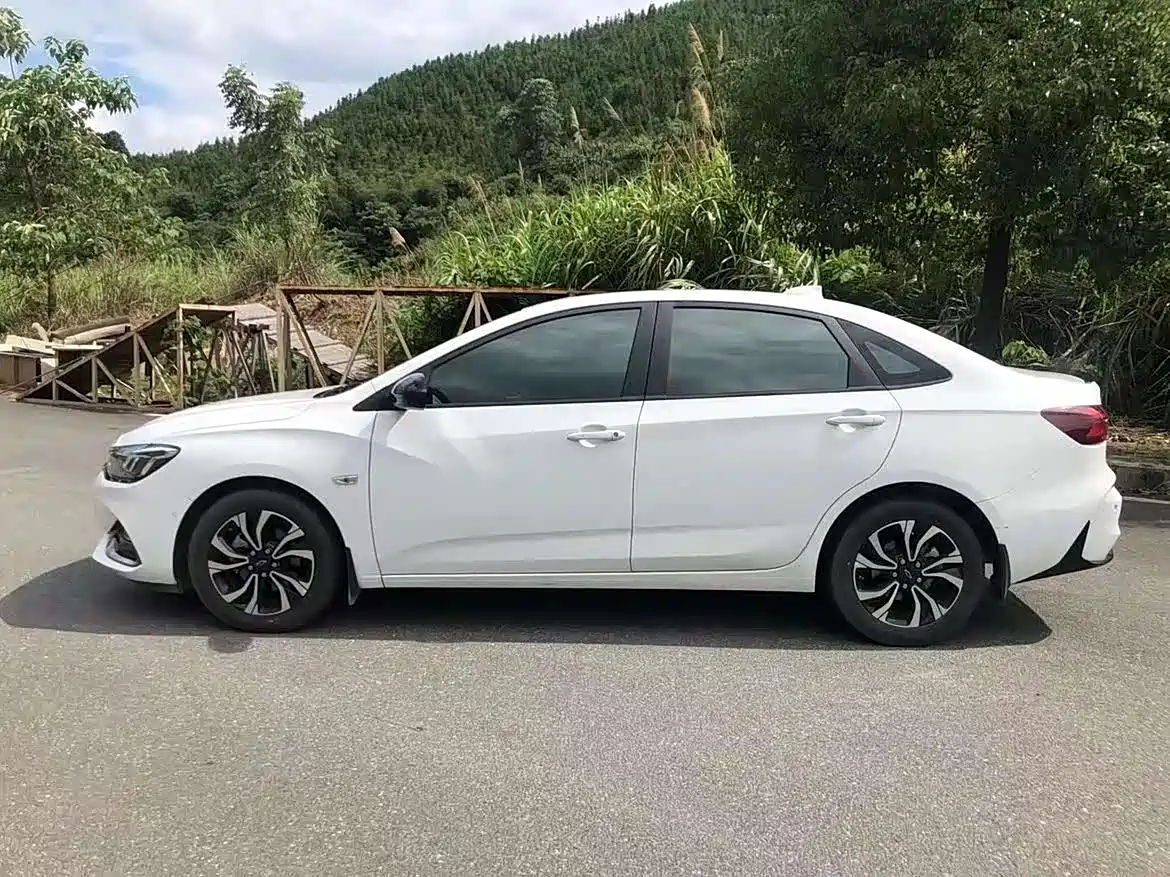 Chevrolet Monza 2019 RS 330T Auto Smooth Edition China VI фото 5