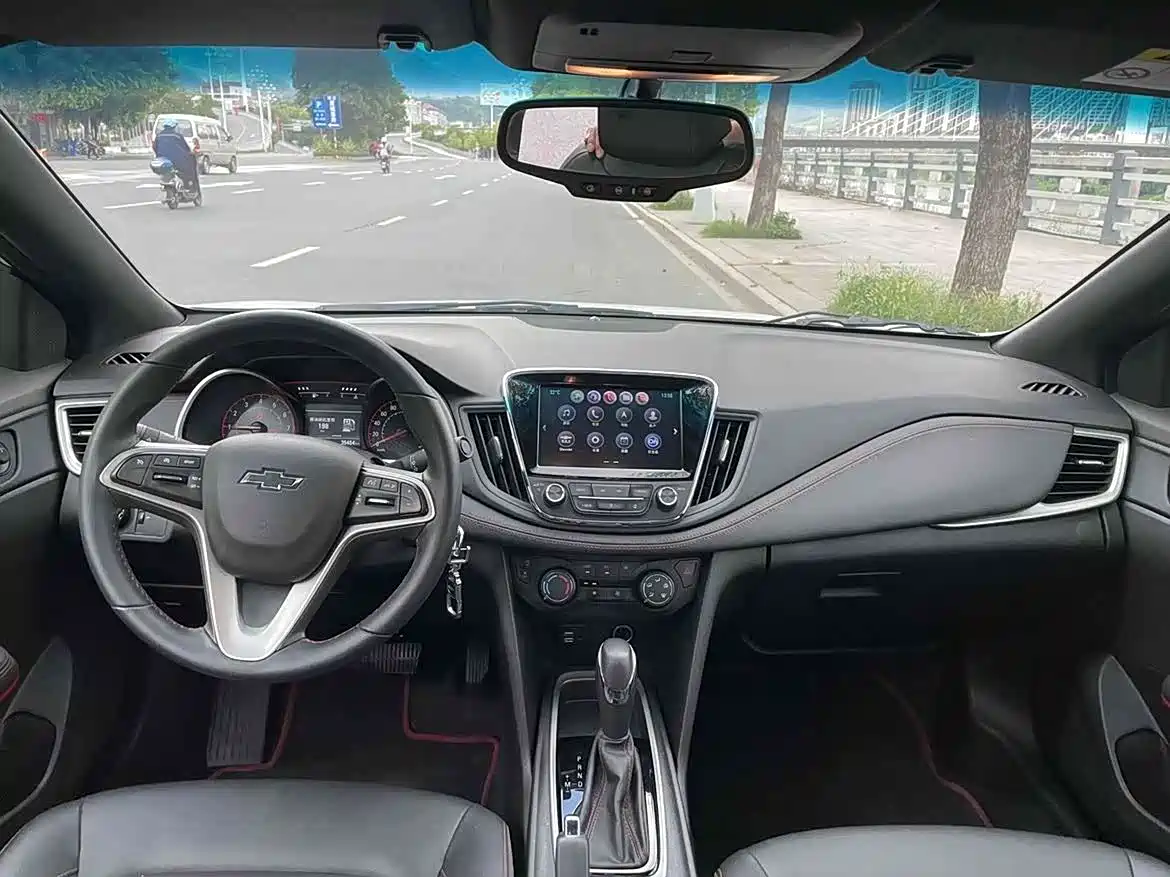 Chevrolet Monza 2019 RS 330T Auto Smooth Edition China VI фото 8