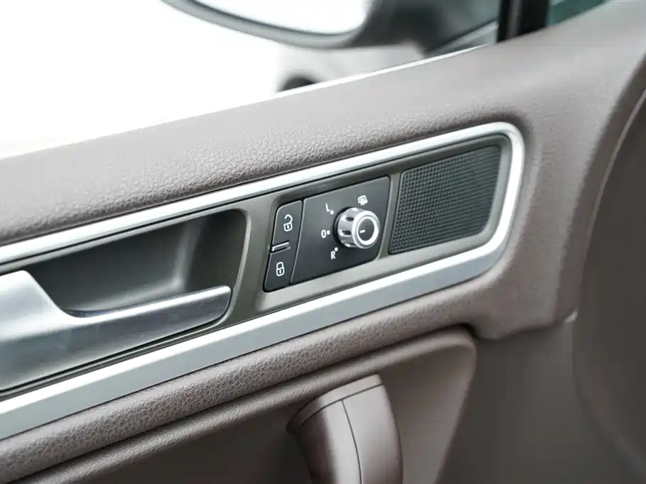 Volkswagen Touareg 2011 3.0TSI Comfort фото 7