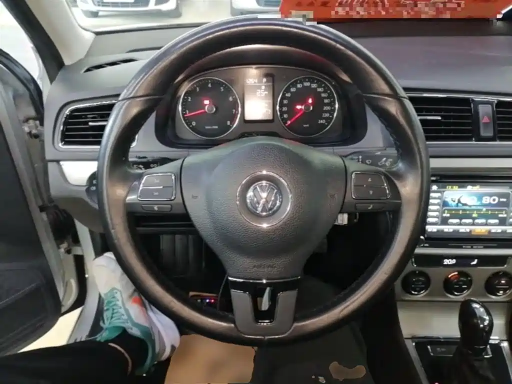 Volkswagen Lavida 2013 Facelift 1.6L Automatic Luxury фото 11