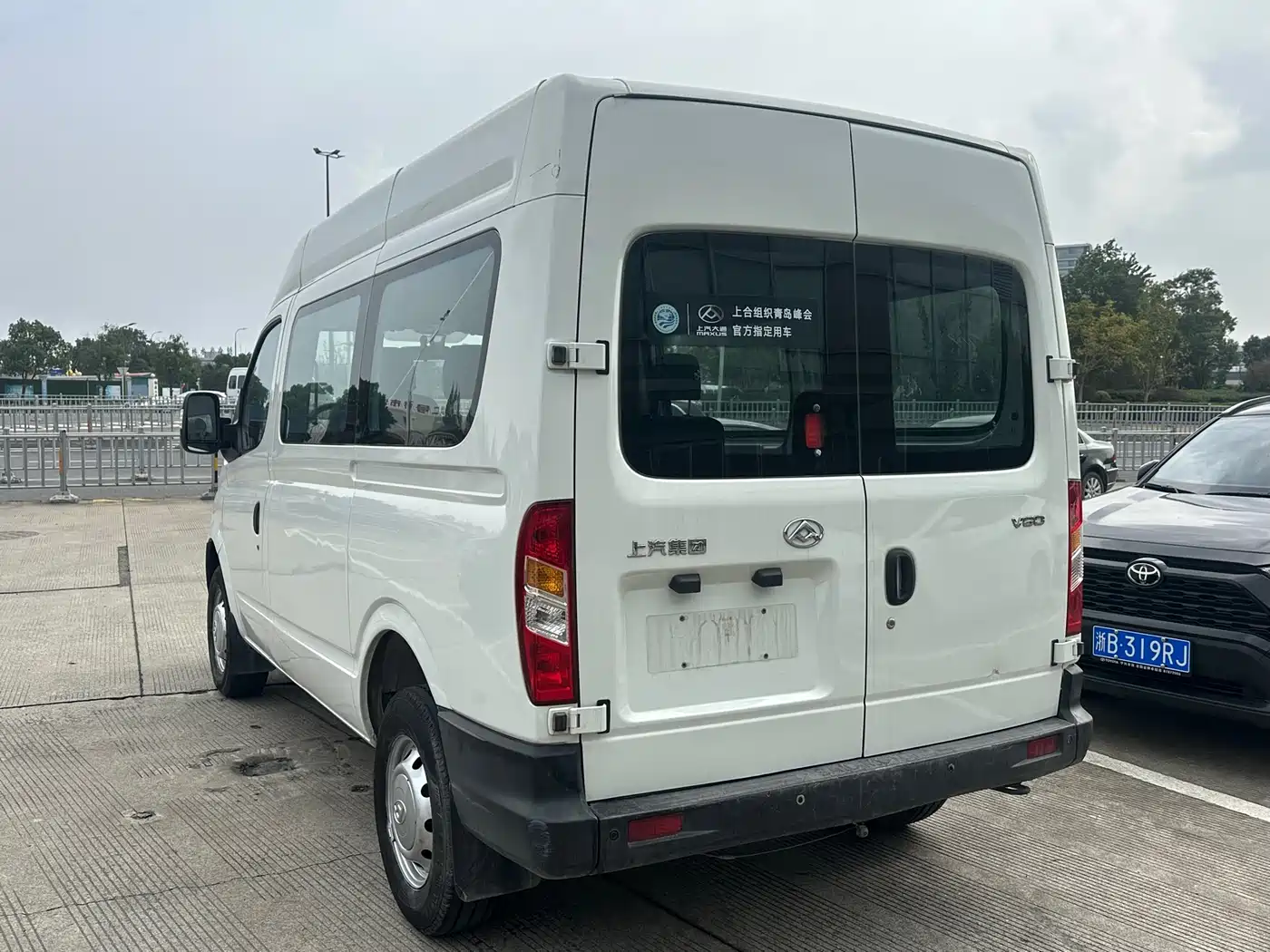 SAIC Maxus Xintu V80 2019 2.5T Classic 6-speed manual Aoyuntong modified short wheelbase ultra-low roof 5/6-seater фото 4