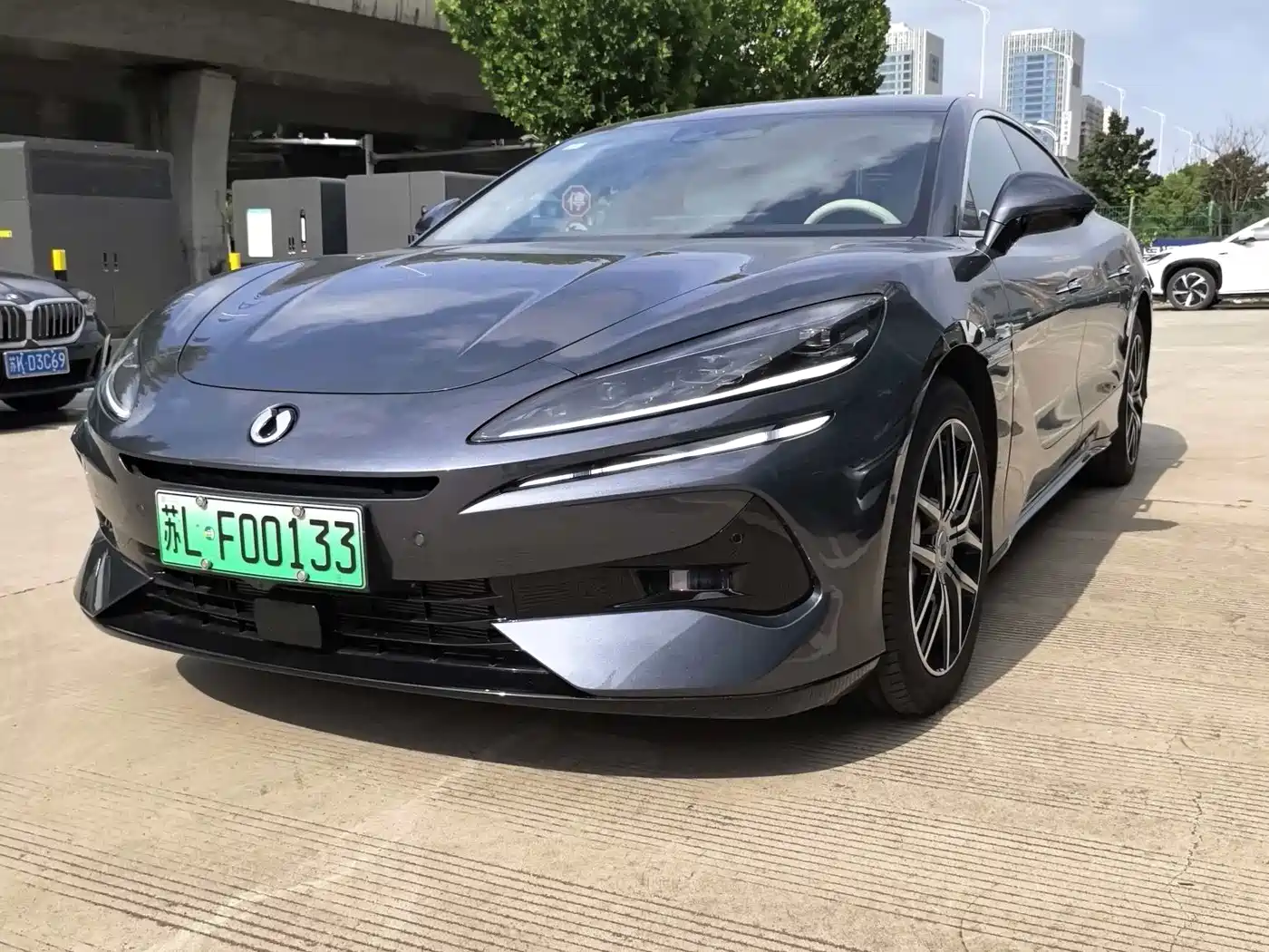 Denza Z9 2024 Model 1100km AWD Pro Edition