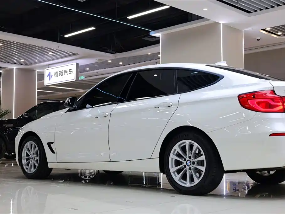BMW 3 Series GT 2017 320i Fashion фото 13