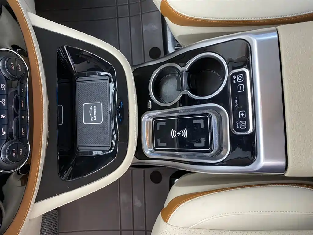 Mercedes-Benz Vito 2023 2.0T Elite 7-Seater фото 20