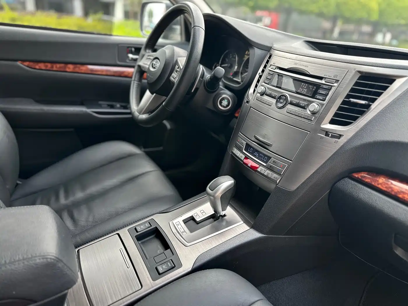 Subaru Outback 2011 2.5i Luxury Edition фото 14