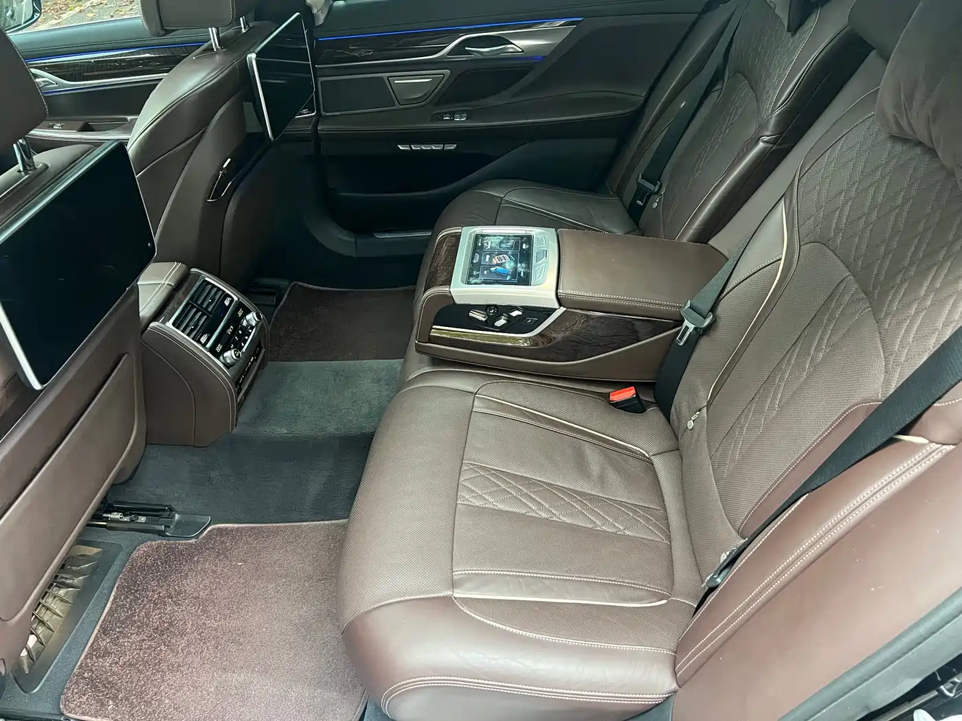 BMW 7 Series 2016 740Li Luxury фото 11