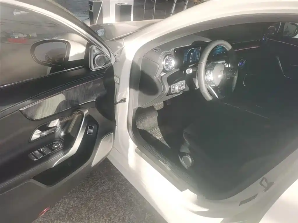 Mercedes-Benz A-Class 2019 A 180 L Sport Sedan фото 16