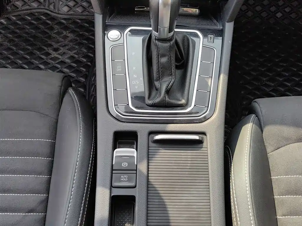 Volkswagen Magotan 2020 330TSI DSG Luxury фото 11