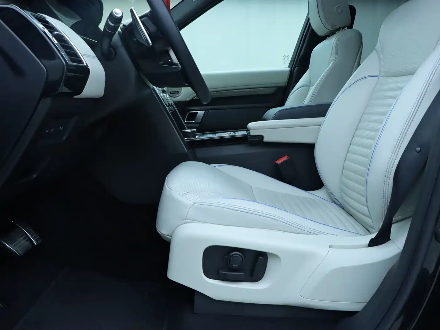 Land Rover Discovery 2018 3.0 SC V6 HSE фото 5