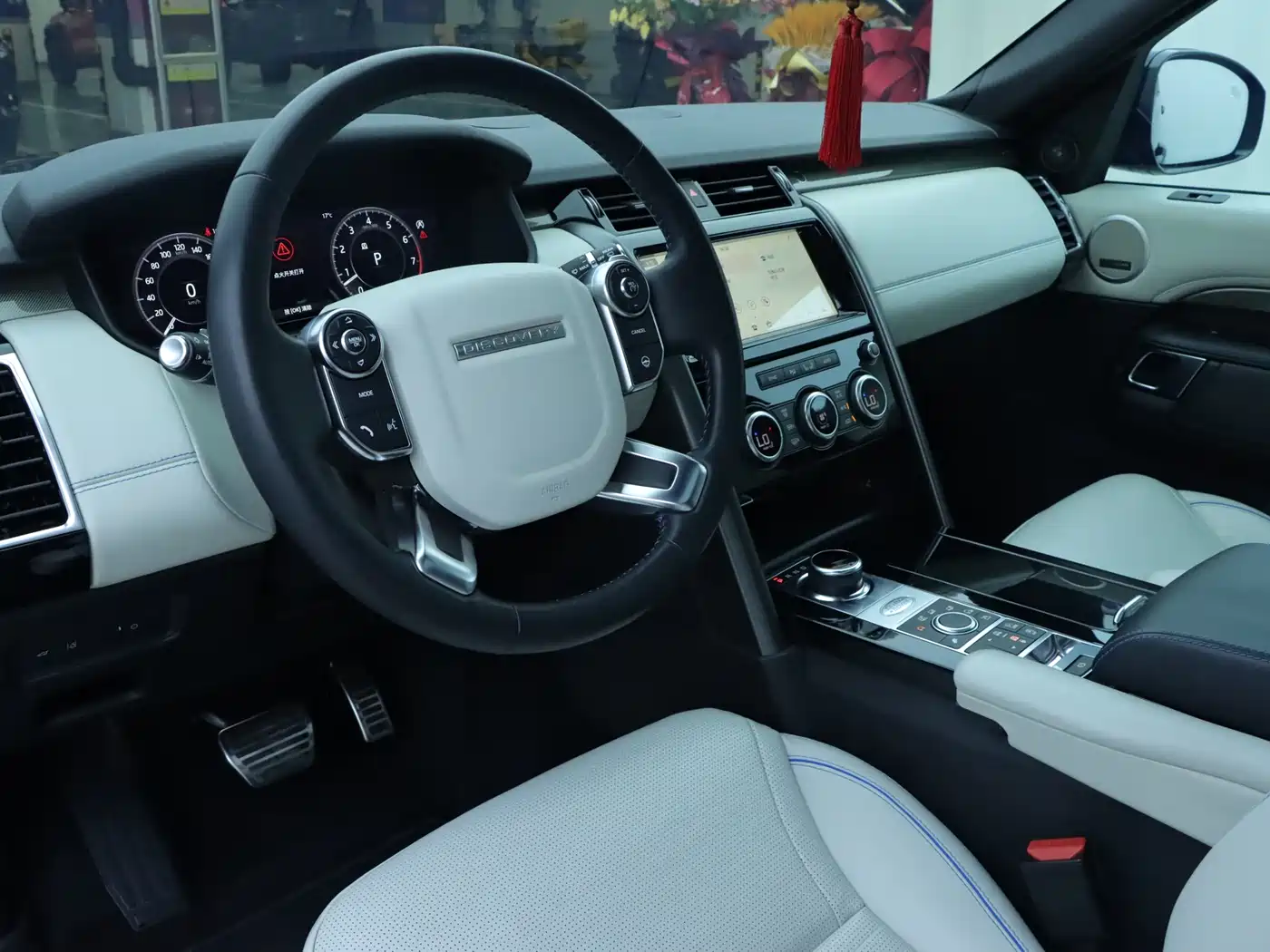 Land Rover Discovery 2018 3.0 SC V6 HSE фото 6
