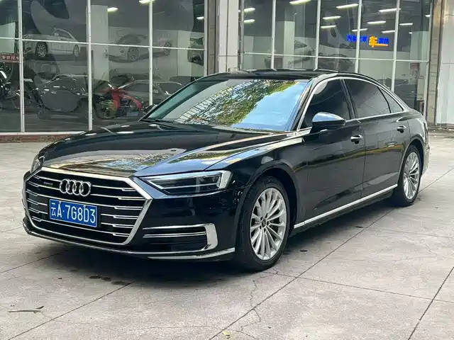 AUDI A8
