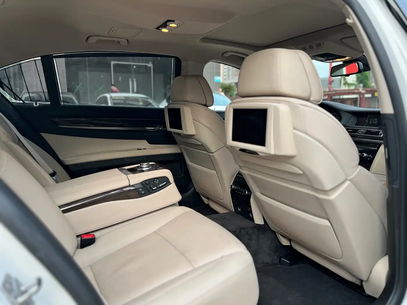 BMW 7 Series 2010 4.4T Hybrid фото 8