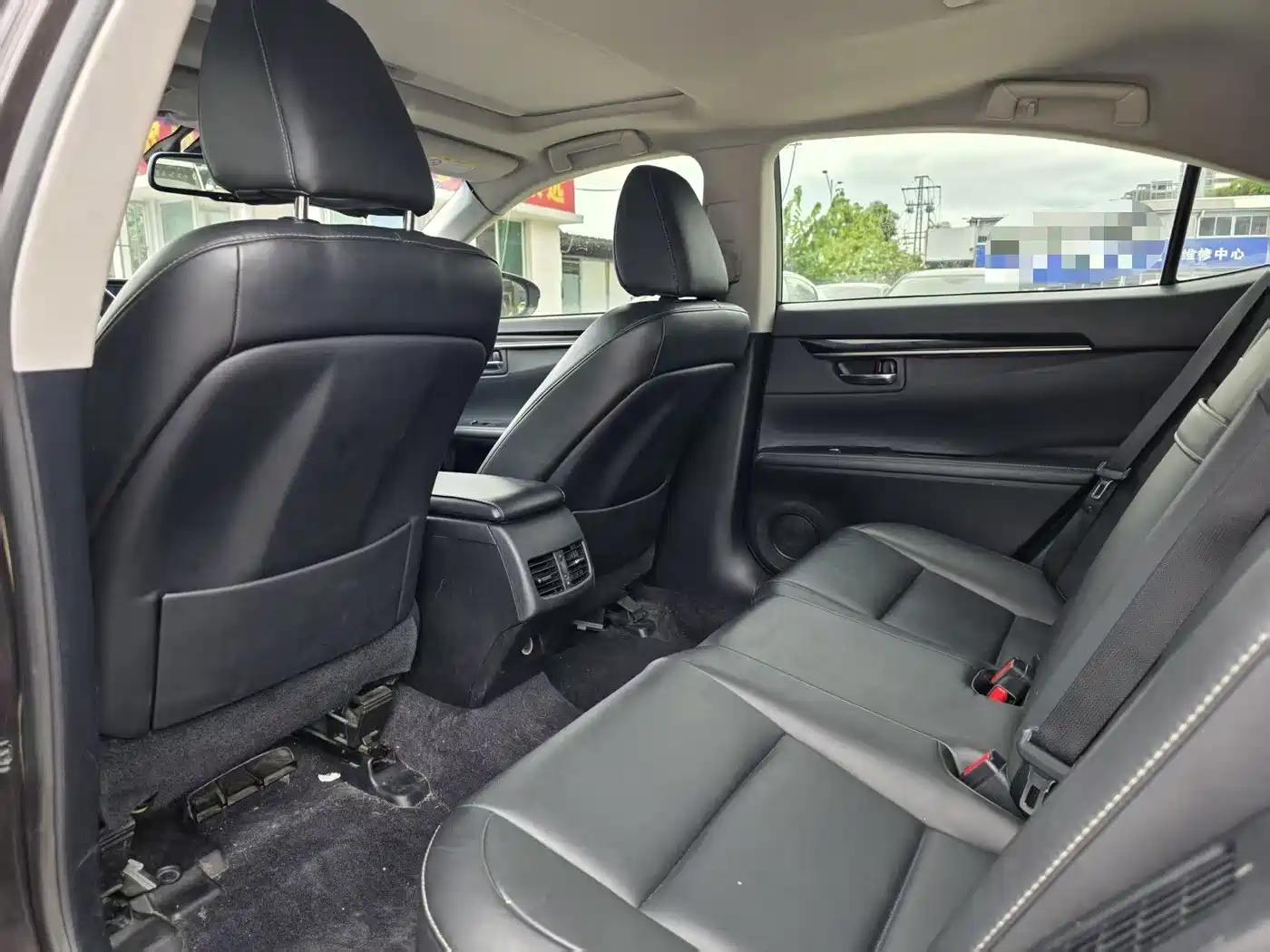 Фото 8 - Lexus ES
