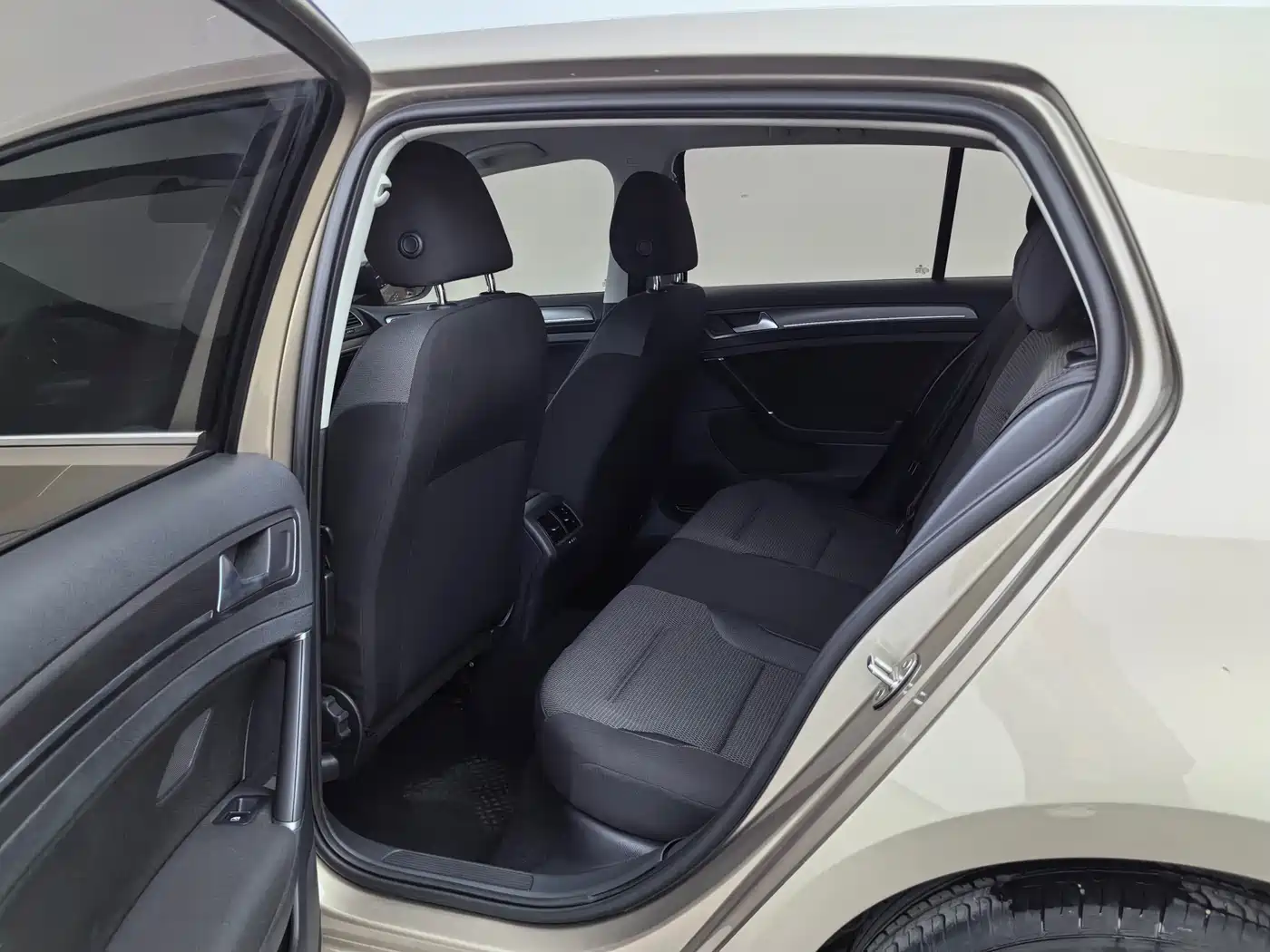 Volkswagen Golf 2016 230TSI Automatic Comfort фото 11