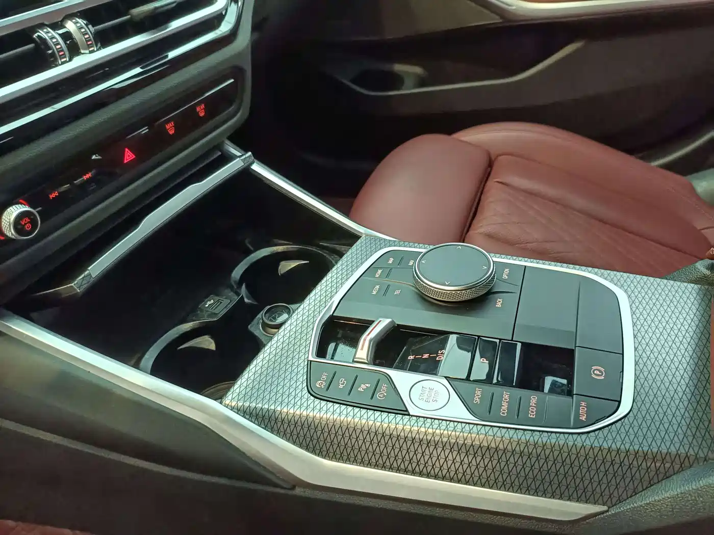 BMW 3 Series 2023 325i M Sport Black Night Package фото 16