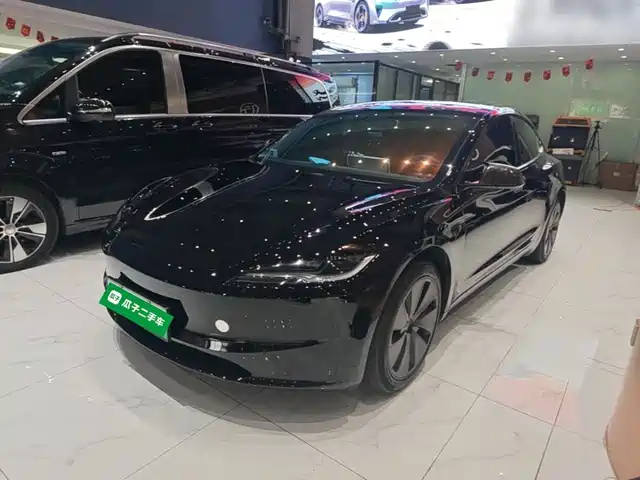 Tesla Model 3 2024