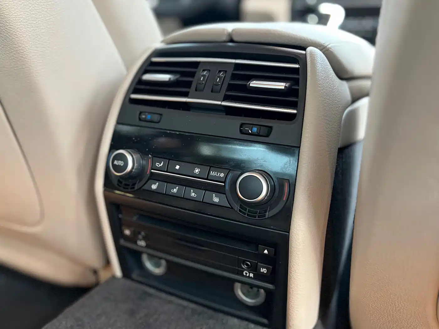 BMW 7 Series 2010 4.4T Hybrid фото 16