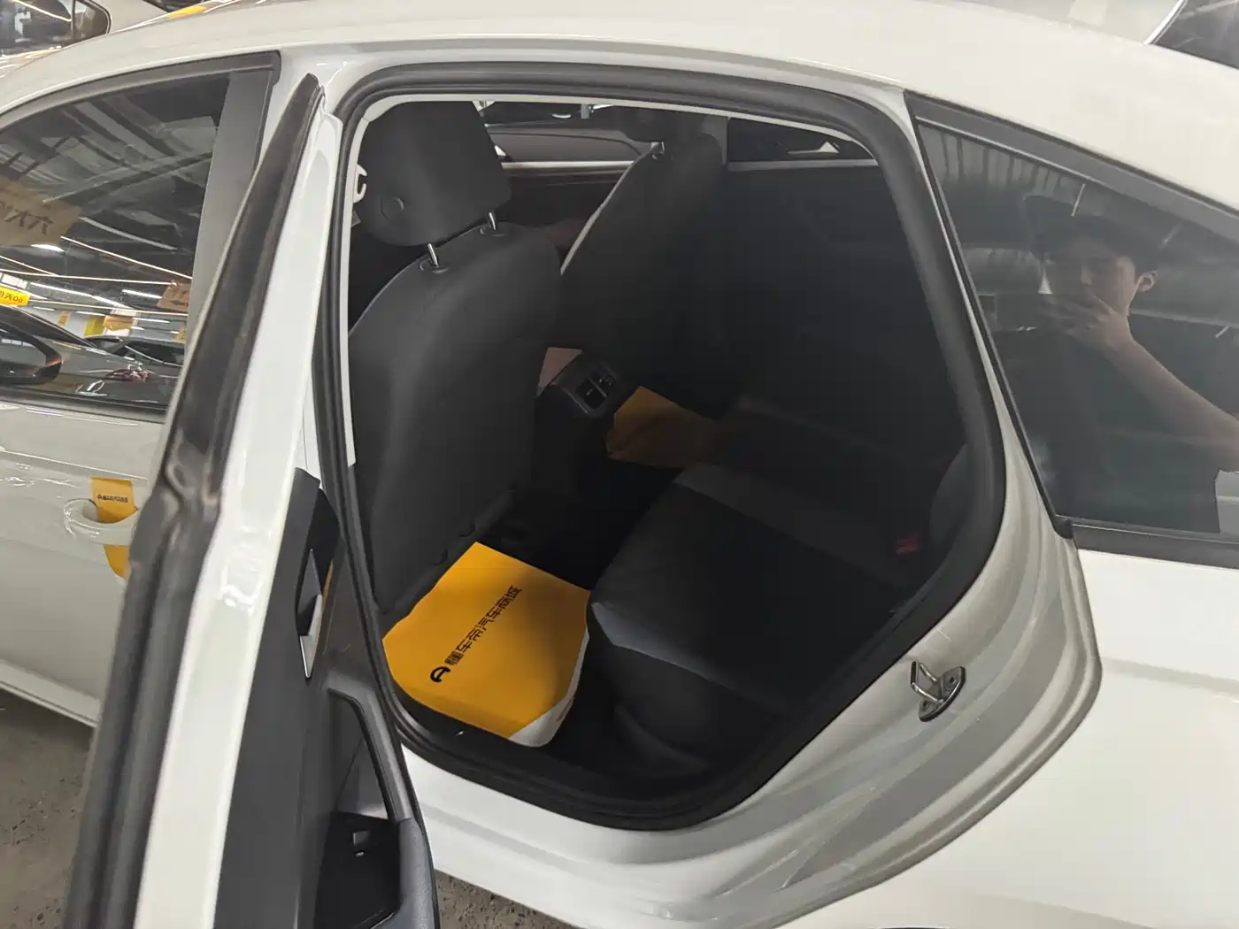 Volkswagen Lavida 2023 Facelift 1.5L Auto Comfort Edition фото 4